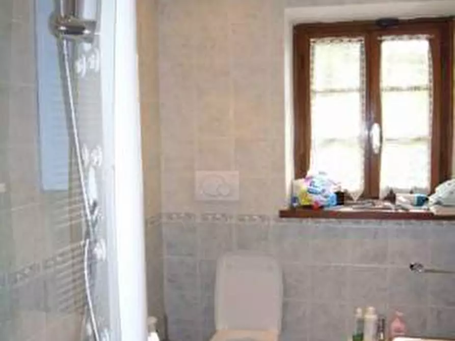 Immagine 11 di Villa in vendita  a Lucca