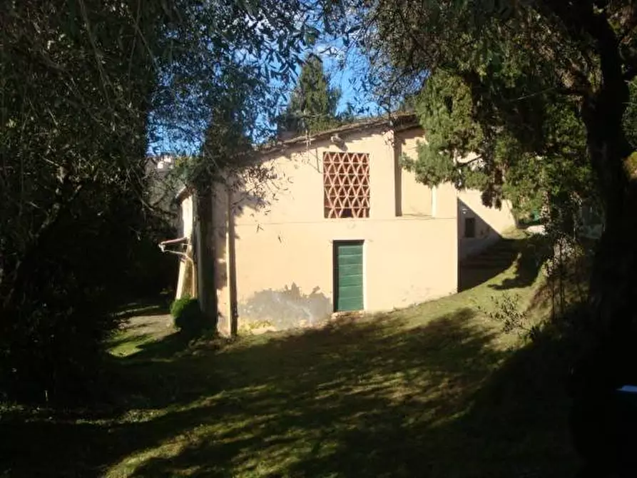Immagine 3 di Rustico / casale in vendita  a Lucca