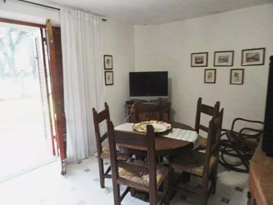 Immagine 10 di Villa in vendita  a Massa