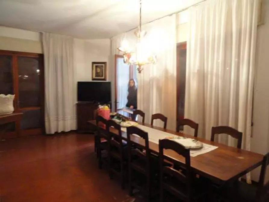 Immagine 6 di Villa in vendita  a Massa