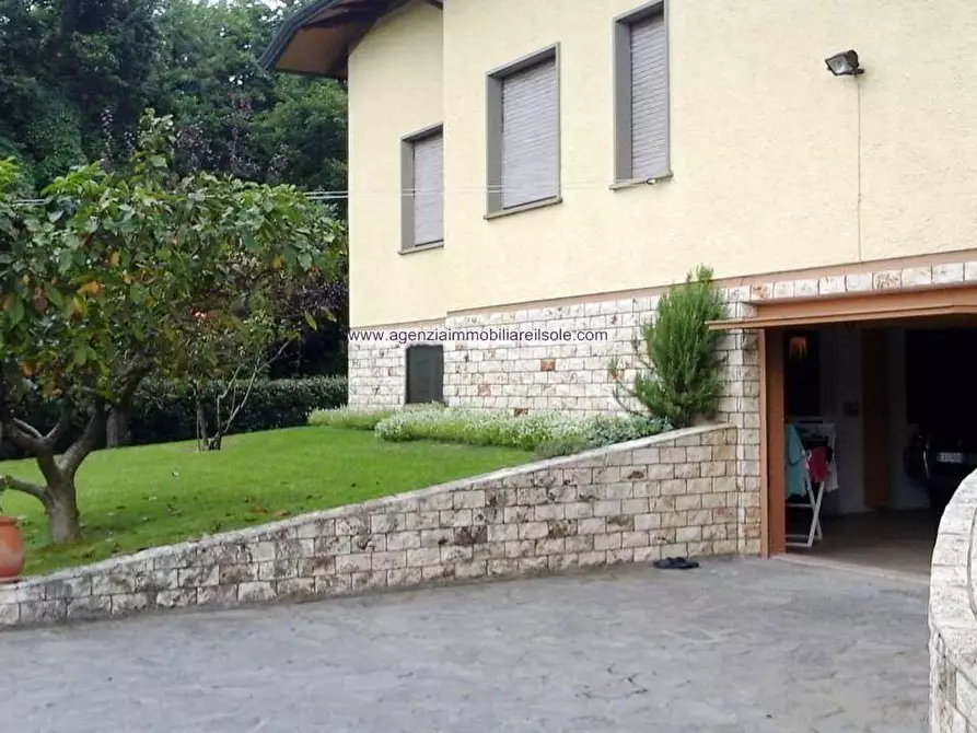 Immagine 5 di Appartamento in vendita  a Montignoso