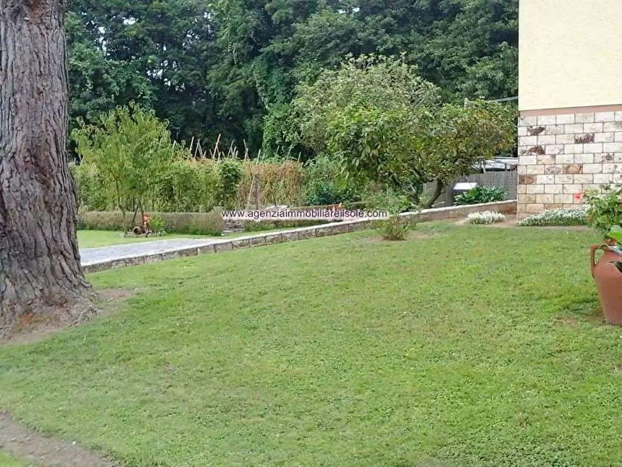 Immagine 7 di Appartamento in vendita  a Montignoso