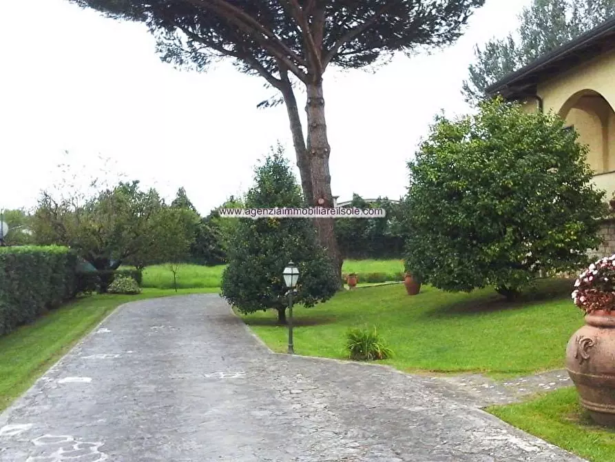 Immagine 3 di Appartamento in vendita  a Montignoso