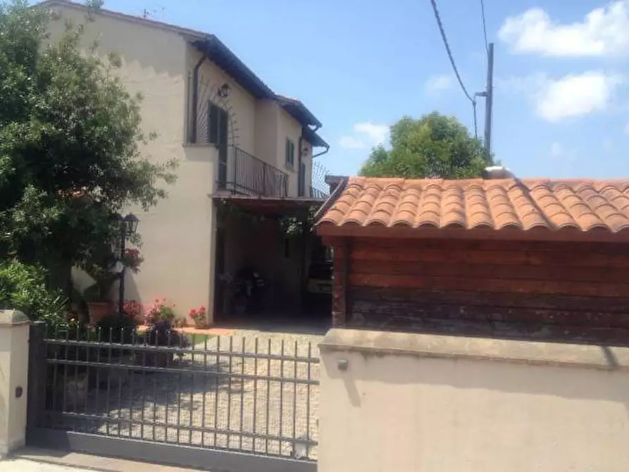 Immagine 6 di Villa in vendita  a Cascina