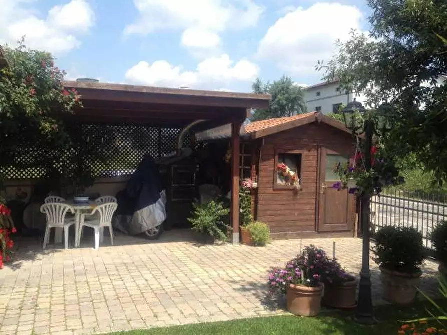 Immagine 4 di Villa in vendita  a Cascina