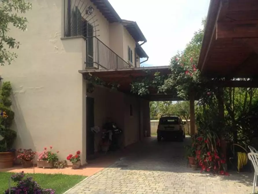 Immagine 2 di Villa in vendita  a Cascina