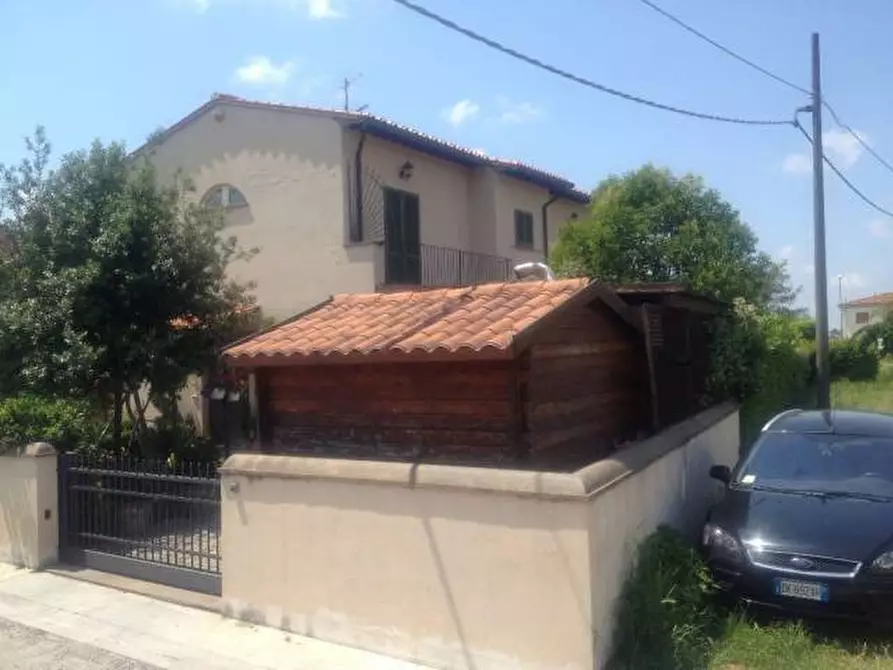 Immagine 5 di Villa in vendita  a Cascina