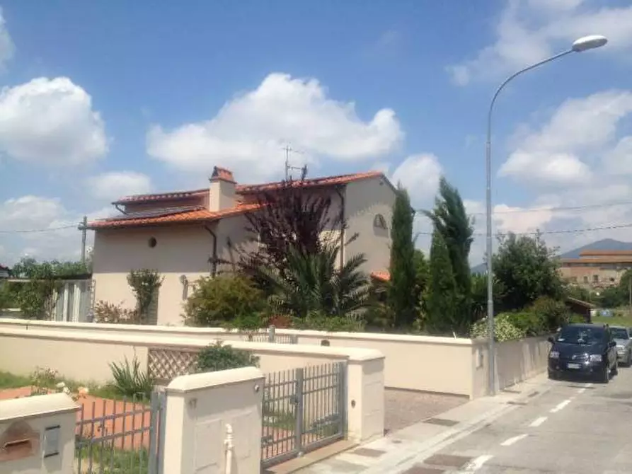 Immagine 7 di Villa in vendita  a Cascina