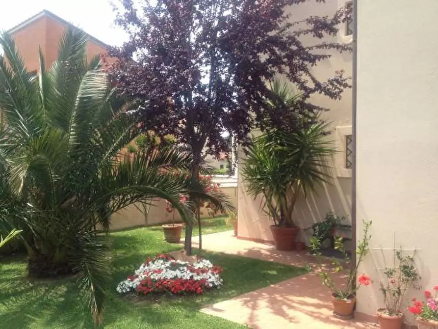 Immagine 3 di Villa in vendita  a Cascina