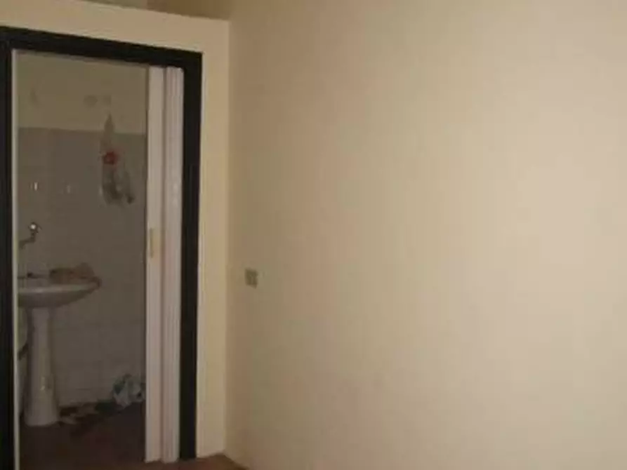 Immagine 5 di Locale commerciale in affitto  a Pisa