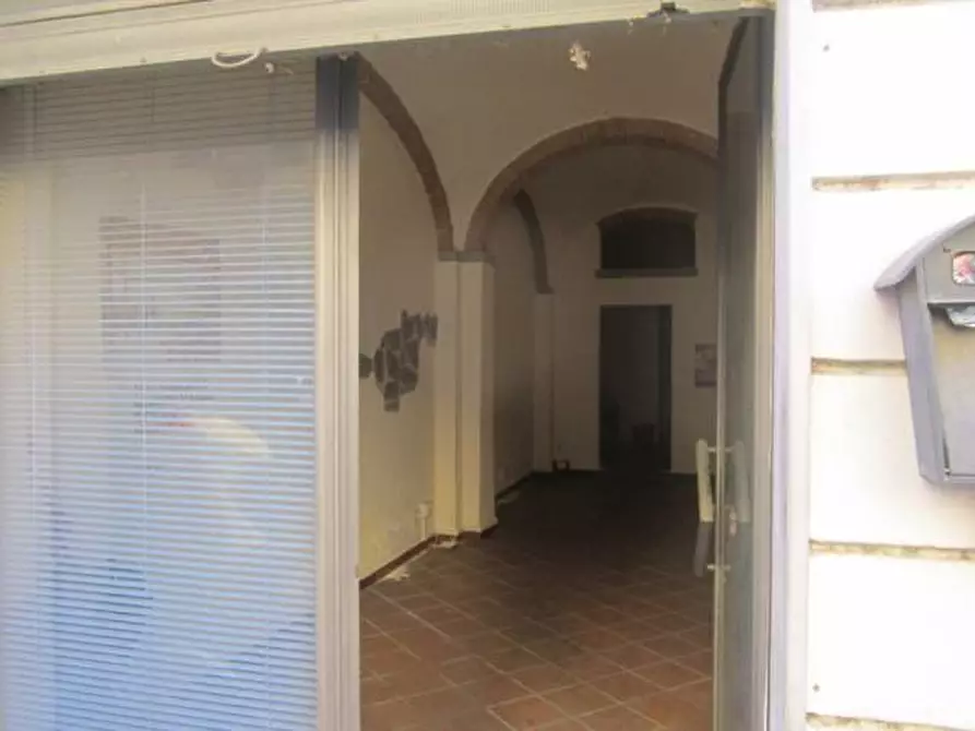Immagine 6 di Locale commerciale in affitto  a Pisa