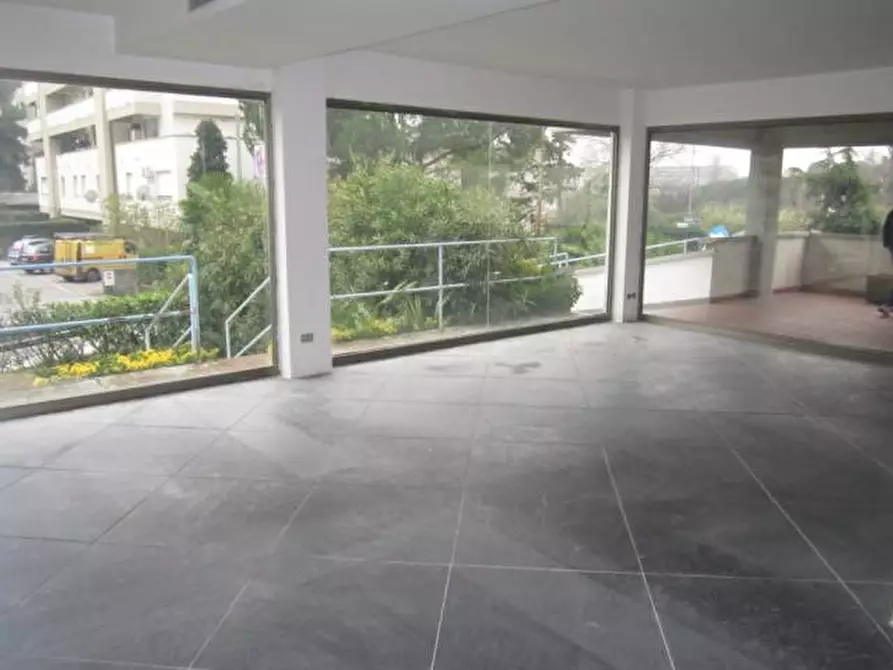 Immagine 5 di Negozio in vendita  a Pisa