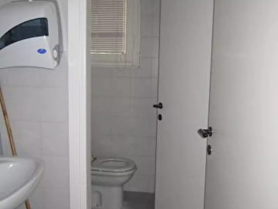 Immagine 8 di Ufficio in affitto  a Pisa