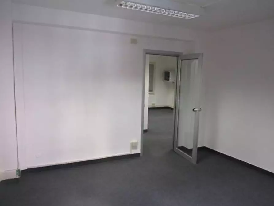 Immagine 10 di Ufficio in affitto  a Pisa