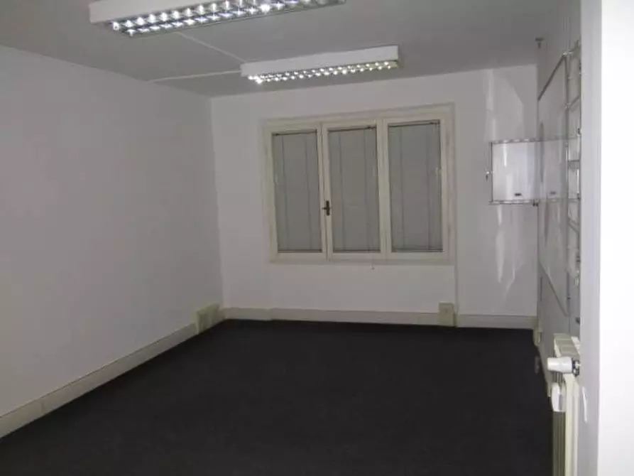 Immagine 5 di Ufficio in affitto  a Pisa