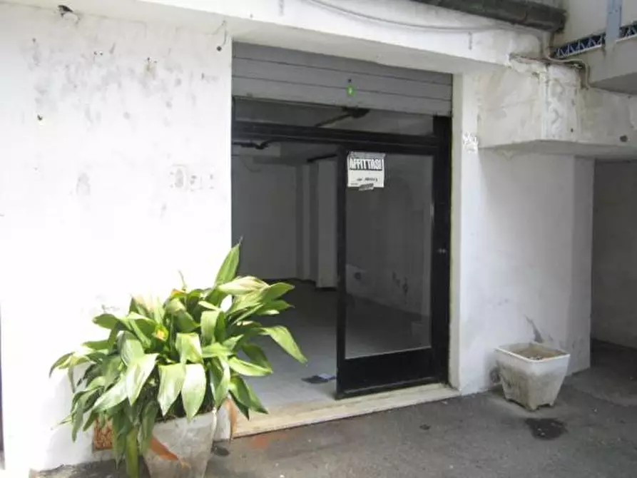 Immagine 5 di Locale commerciale in affitto  a Pisa