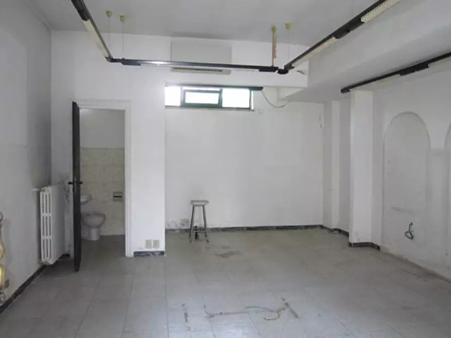 Immagine 2 di Locale commerciale in affitto  a Pisa