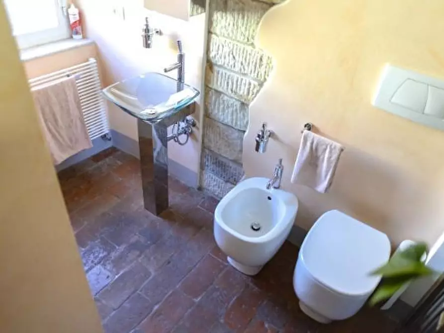 Immagine 7 di Appartamento in vendita  a Carrara