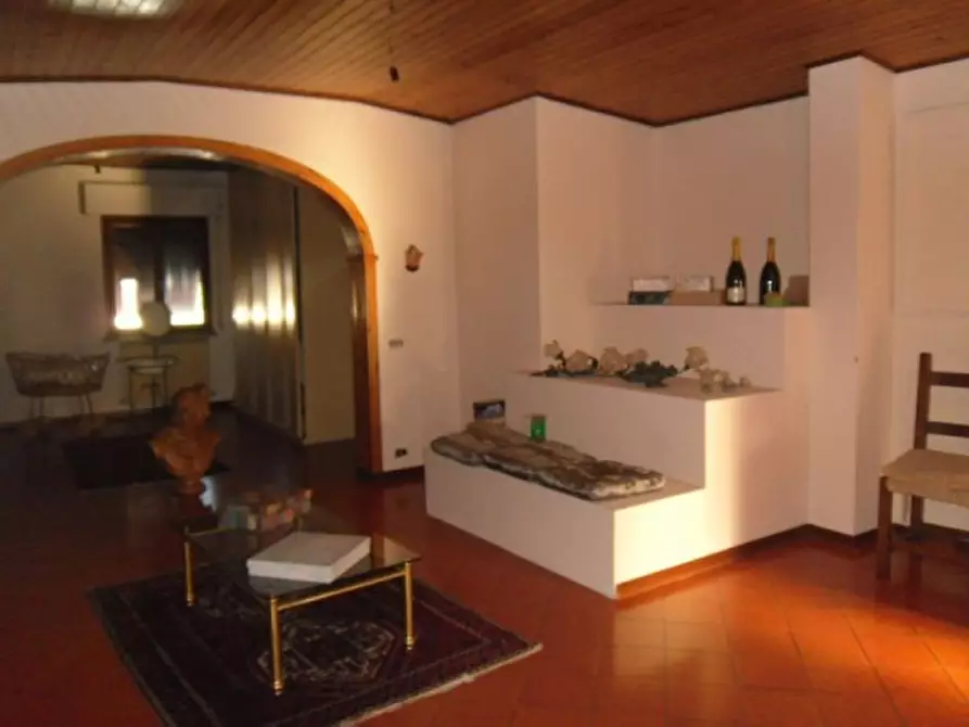 Immagine 18 di Villa in vendita  a Altopascio