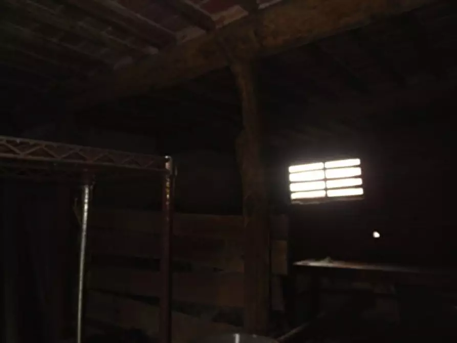 Immagine 9 di Rustico / casale in vendita  a Capannori