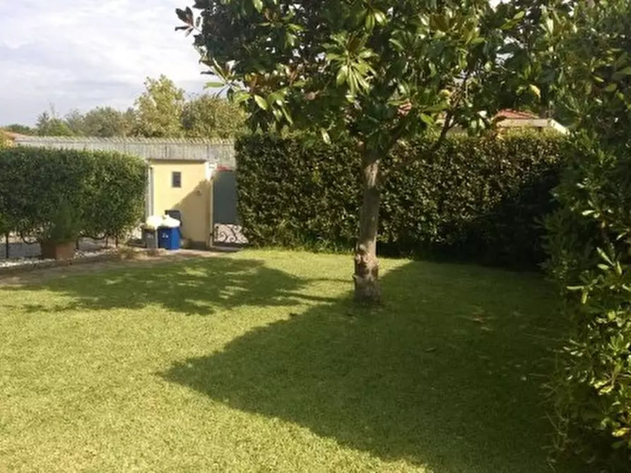Immagine 3 di Villa in vendita  a Cascina