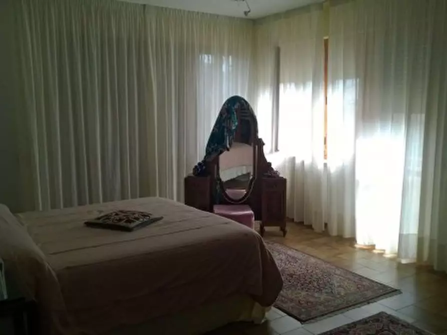 Immagine 9 di Villa in vendita  a Cascina