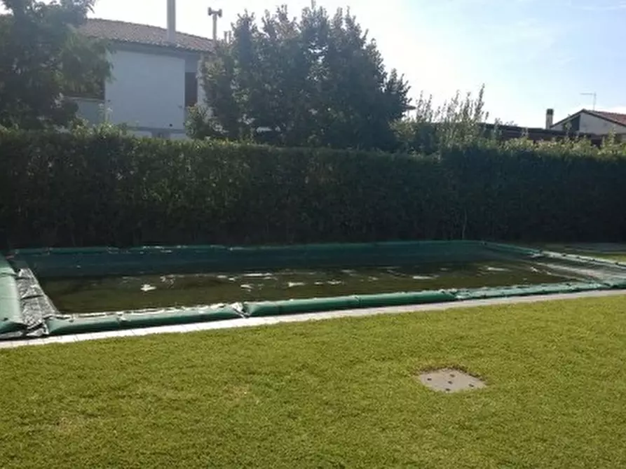Immagine 2 di Villa in vendita  a Cascina