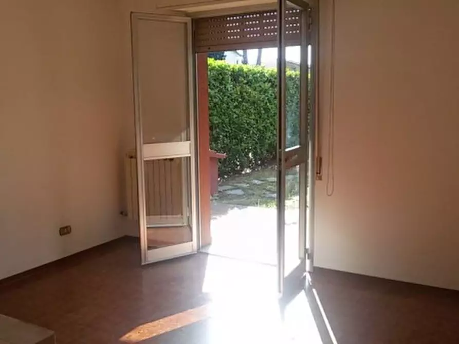 Immagine 2 di Appartamento in vendita  a Carrara