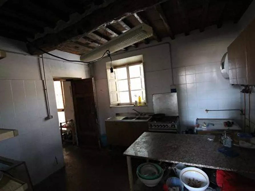 Immagine 16 di Palazzo in vendita  a Lucca