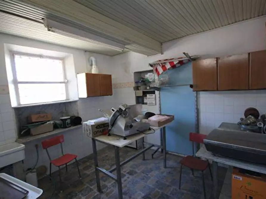 Immagine 15 di Palazzo in vendita  a Lucca