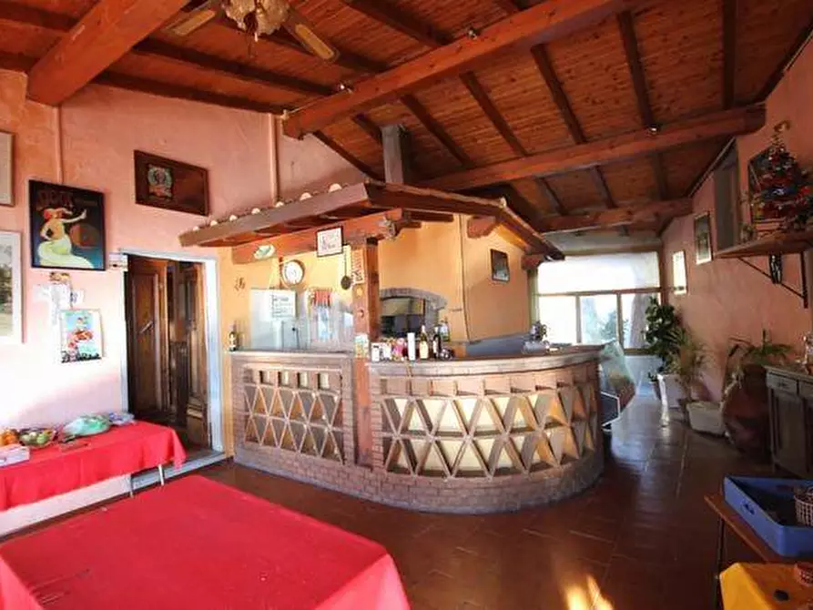 Immagine 4 di Palazzo in vendita  a Lucca