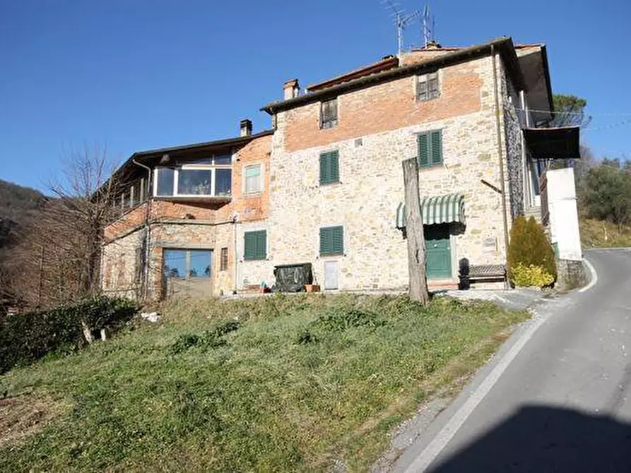 Immagine 2 di Palazzo in vendita  a Lucca