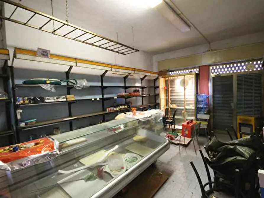 Immagine 8 di Palazzo in vendita  a Lucca