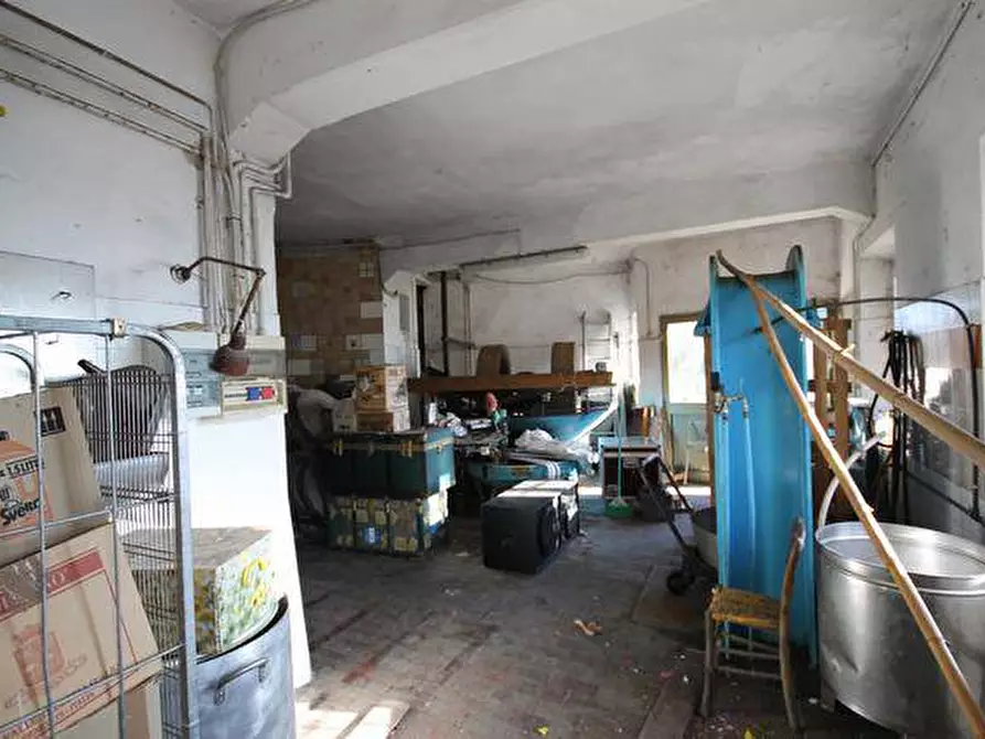 Immagine 20 di Palazzo in vendita  a Lucca