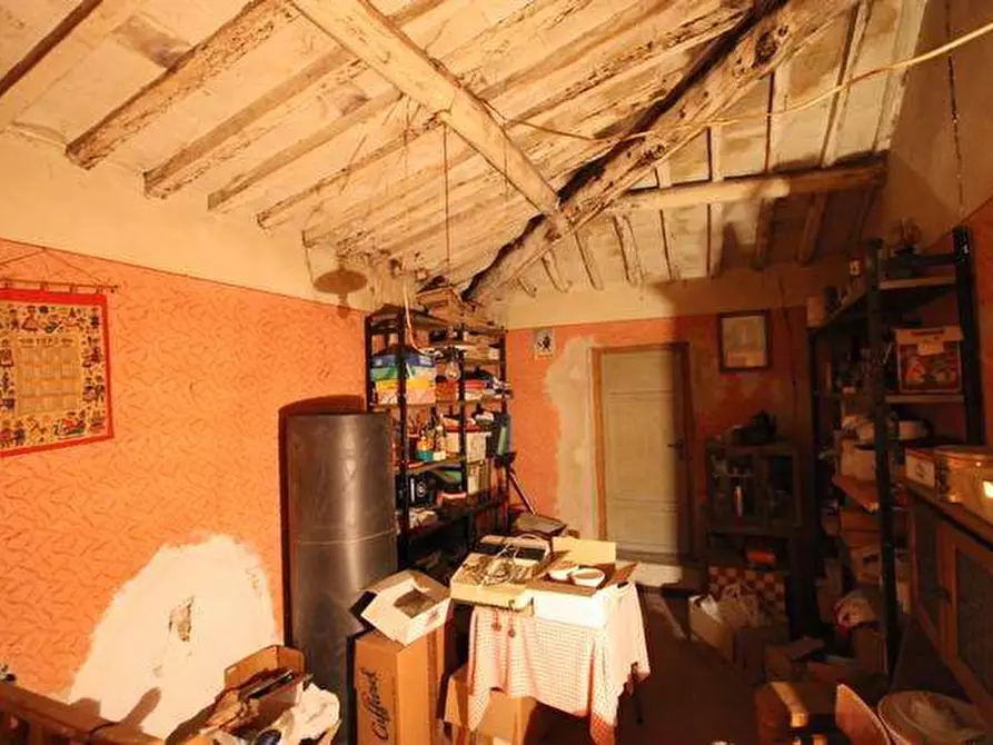 Immagine 11 di Palazzo in vendita  a Lucca