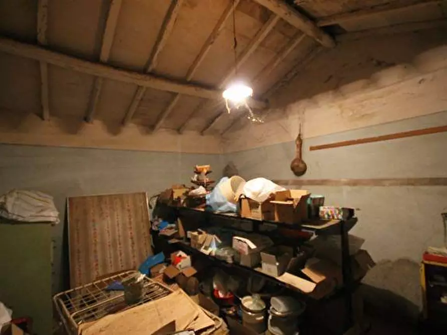 Immagine 12 di Palazzo in vendita  a Lucca