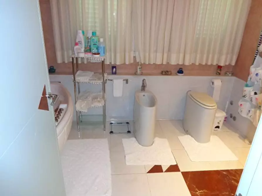 Immagine 6 di Villa in vendita  a Cerreto Guidi