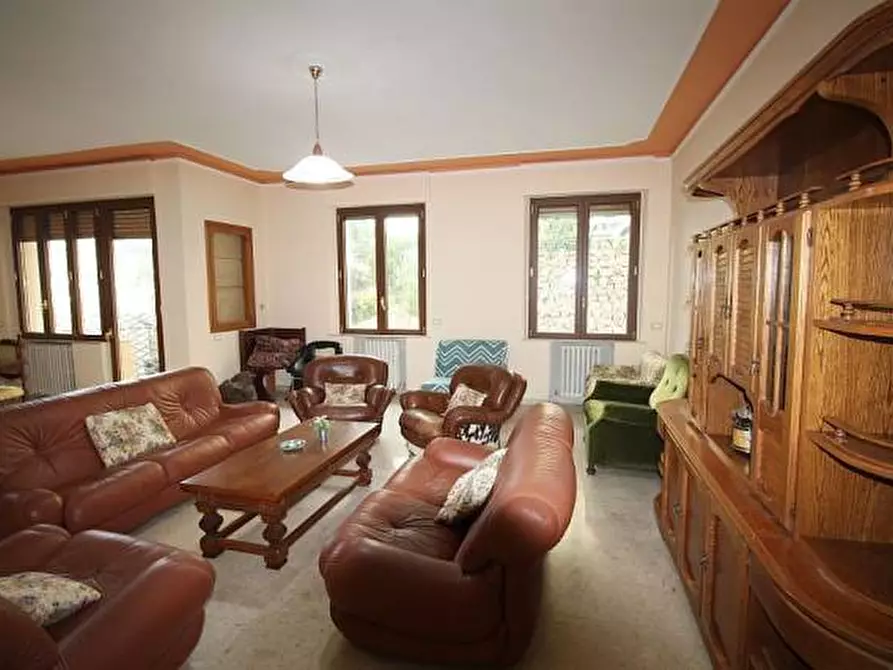 Immagine 2 di Appartamento in vendita  a Siena