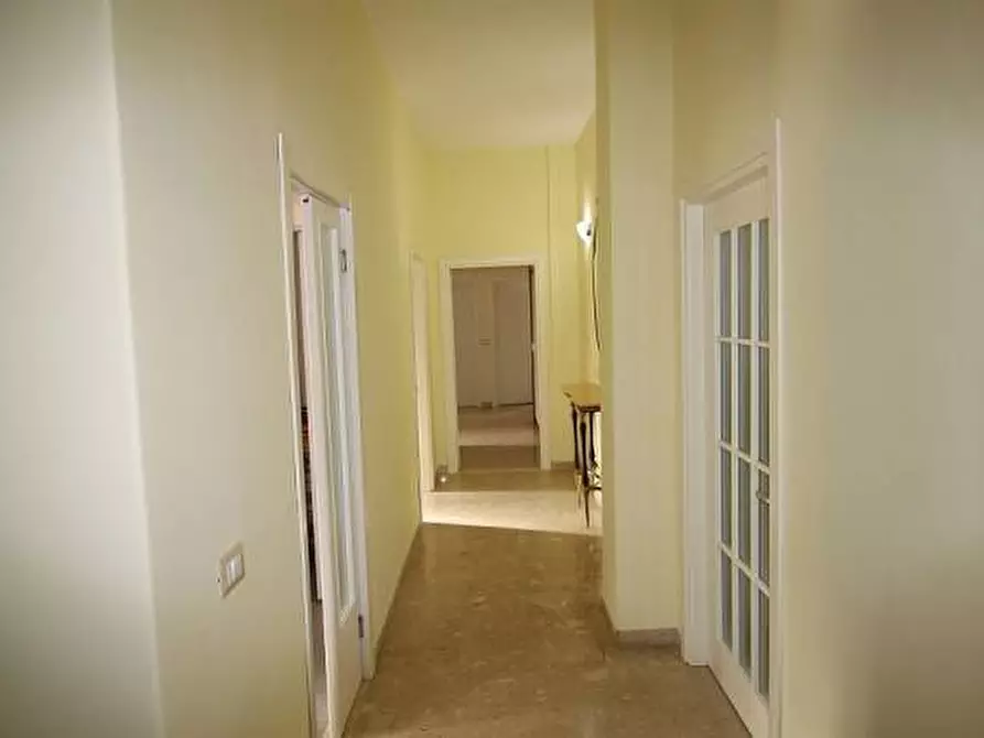 Immagine 4 di Appartamento in vendita  a Siena