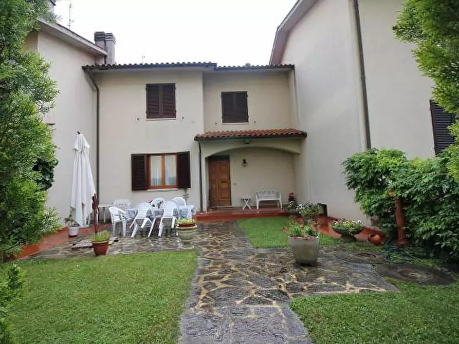 Immagine 2 di Appartamento in vendita  a Colle Di Val D'elsa