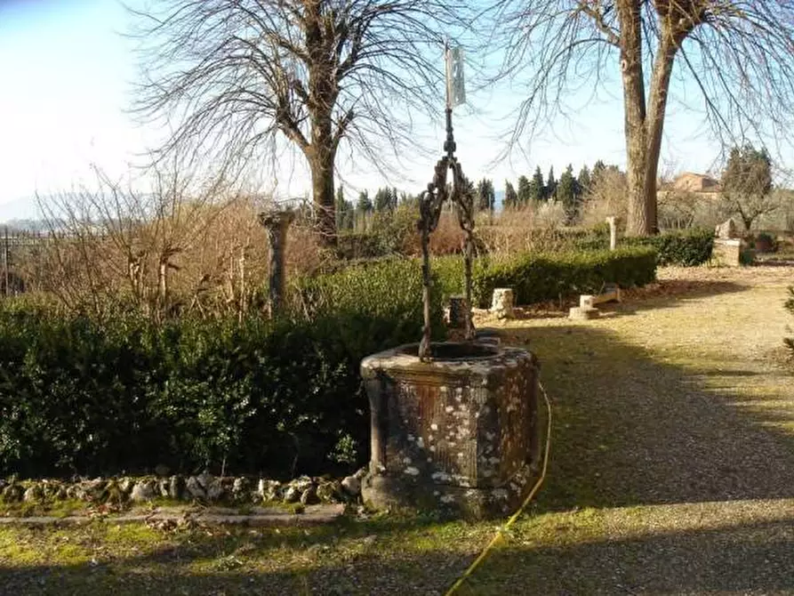 Immagine 12 di Villa in vendita  a Siena