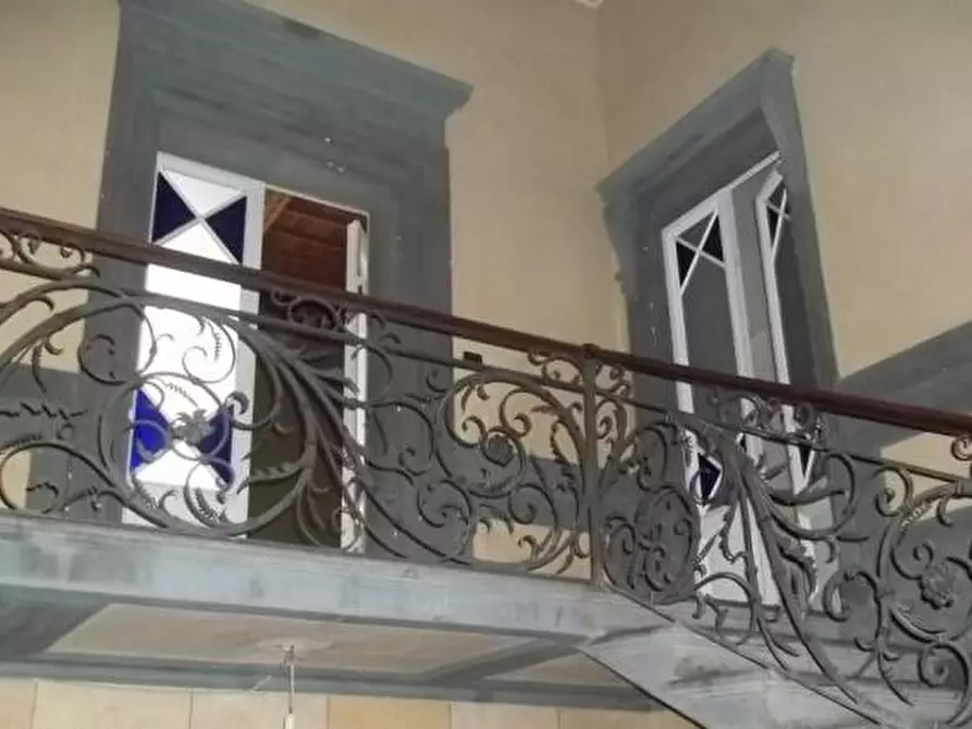 Immagine 18 di Villa in vendita  a Siena