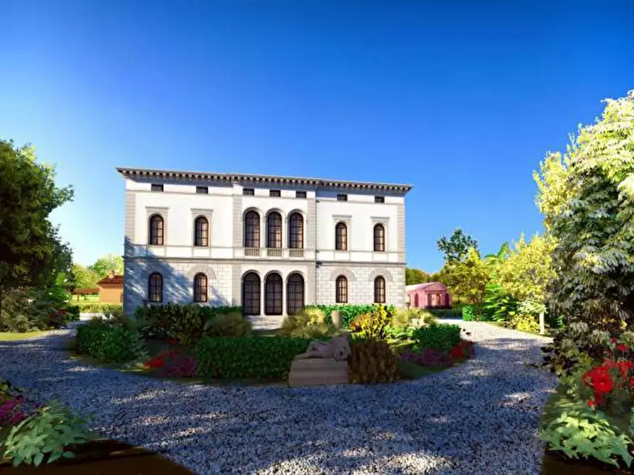 Immagine 1 di Villa in vendita  a Siena