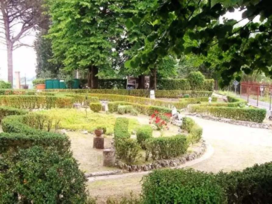 Immagine 10 di Villa in vendita  a Siena