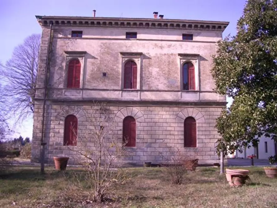 Immagine 6 di Villa in vendita  a Siena