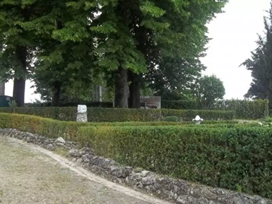 Immagine 11 di Villa in vendita  a Siena