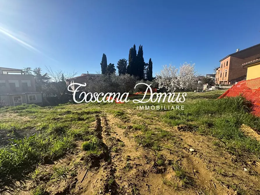 Immagine 6 di Casa trifamiliare in vendita  a Siena