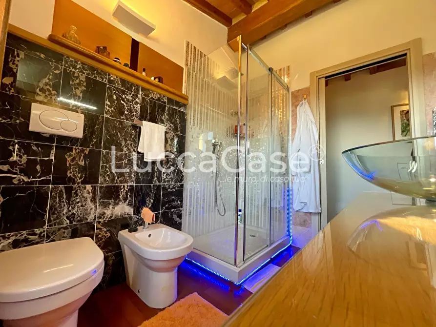 Immagine 20 di Rustico / casale in vendita  a Camaiore