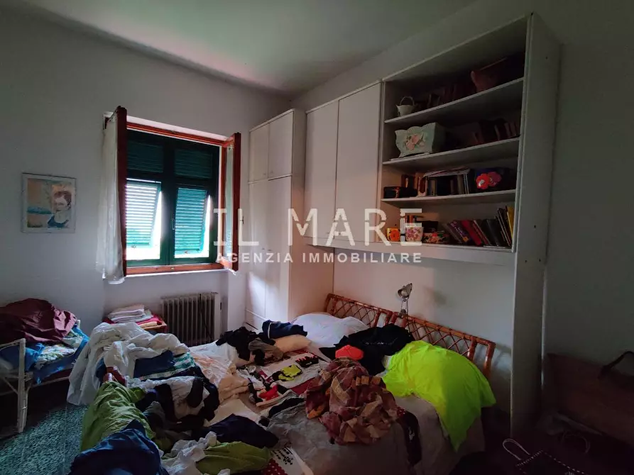 Immagine 14 di Villa in vendita  a Massa