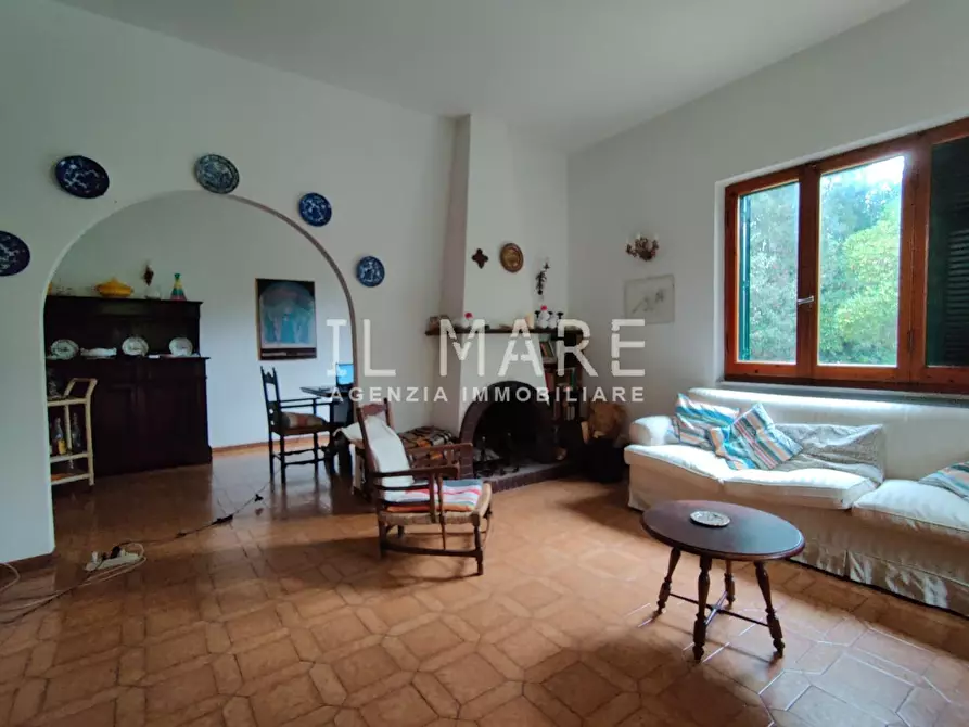 Immagine 8 di Villa in vendita  a Massa